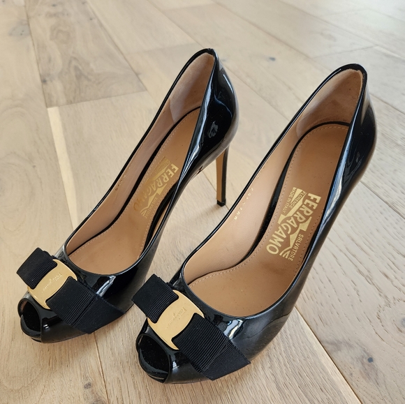 Salvatore Ferragamo Pola Peep Toe Heel - Picture 2 of 5